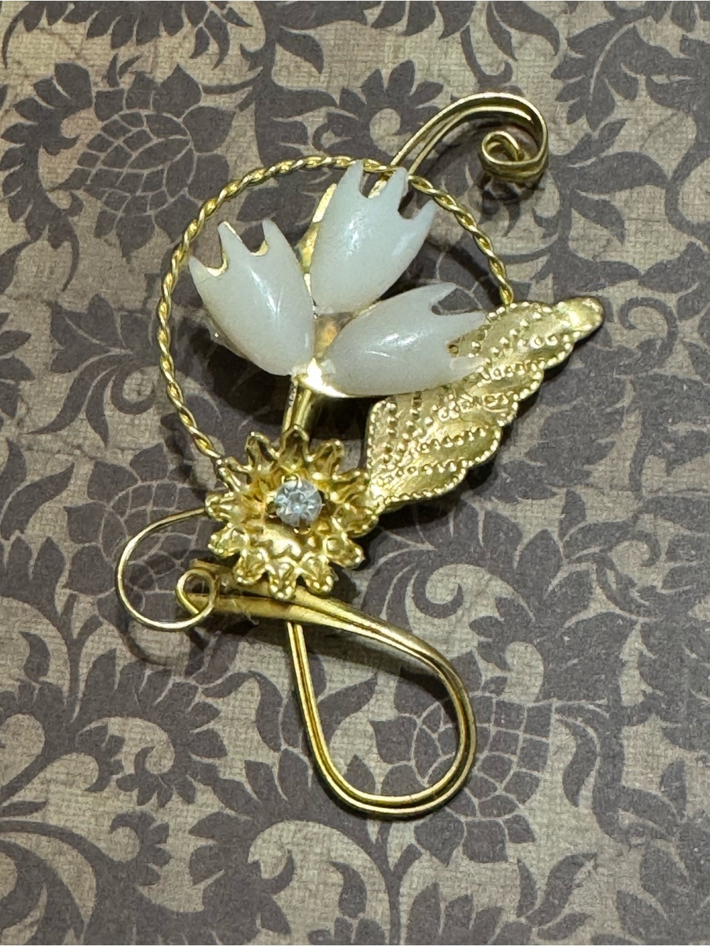 VINTAGE GOLD TONE FLORAL BROOCH